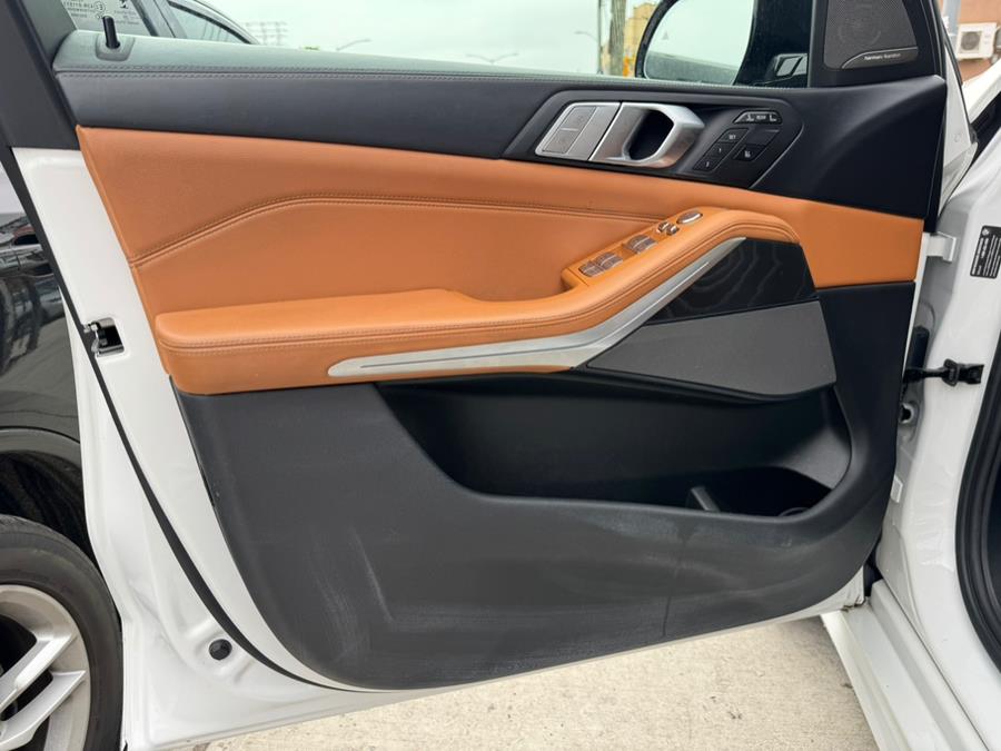2020 BMW X7 M50i Sports Activity Vehicle photo