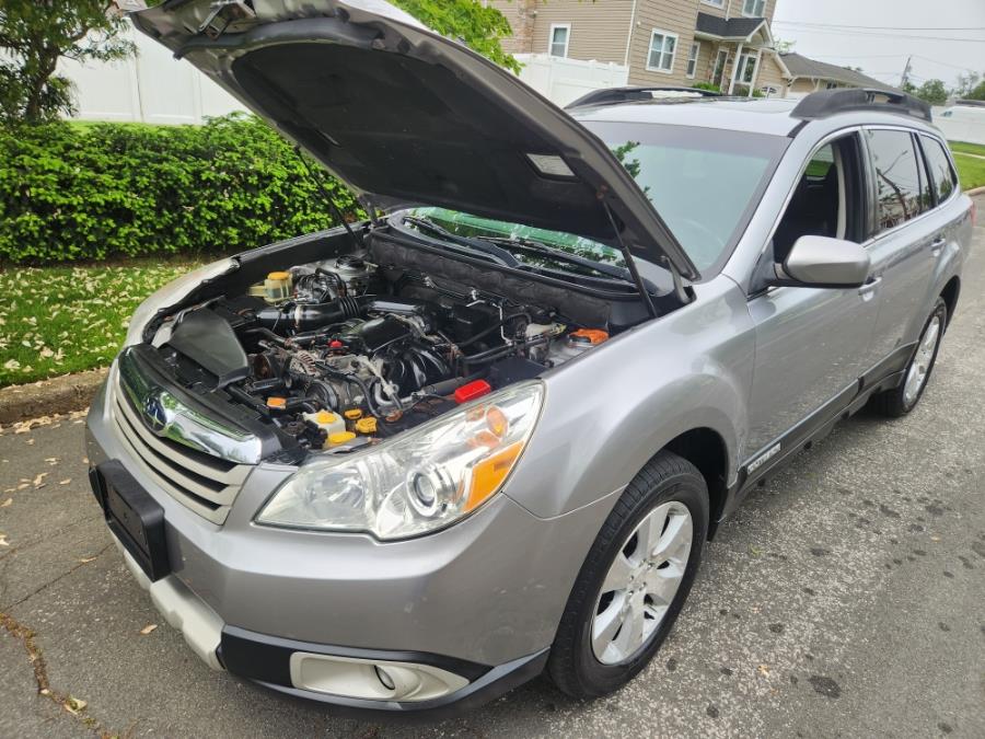 2011 Subaru Outback 3.6R Limited photo