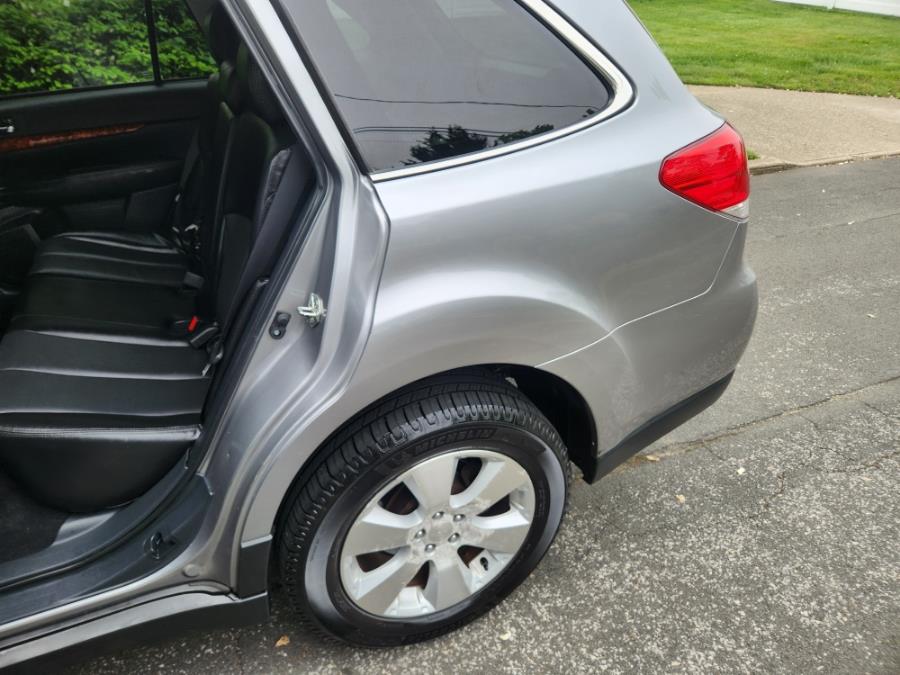 2011 Subaru Outback 3.6R Limited photo