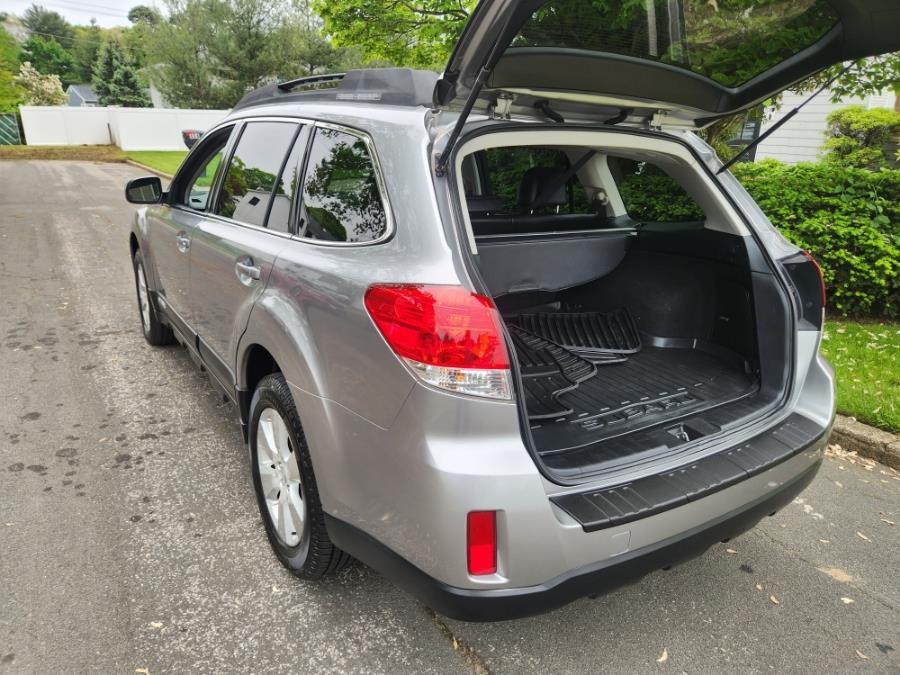 2011 Subaru Outback 3.6R Limited photo