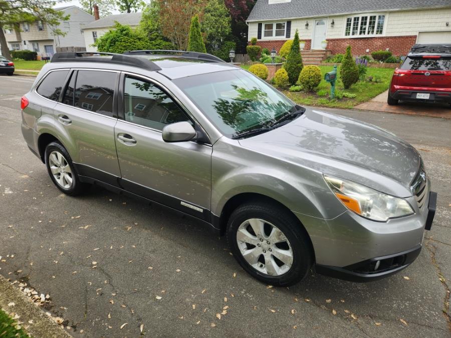 2011 Subaru Outback 3.6R Limited photo