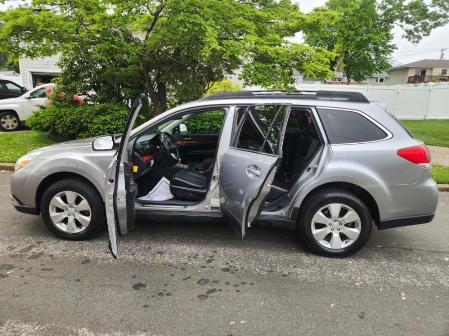 2011 Subaru Outback 3.6R Limited photo
