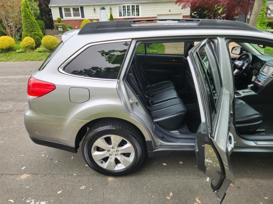 2011 Subaru Outback 3.6R Limited photo