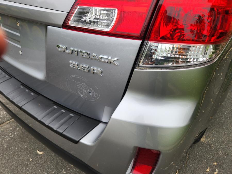 2011 Subaru Outback 3.6R Limited photo