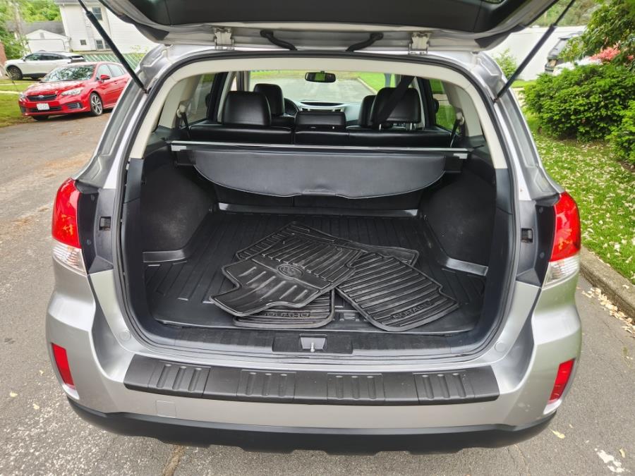 2011 Subaru Outback 3.6R Limited photo