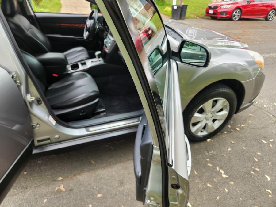2011 Subaru Outback 3.6R Limited photo