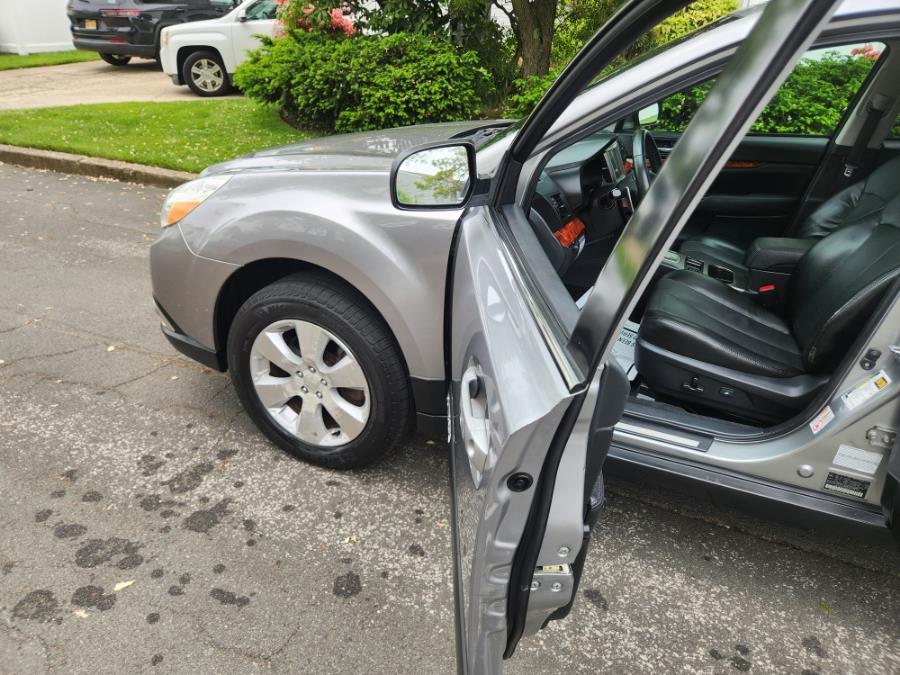 2011 Subaru Outback 3.6R Limited photo