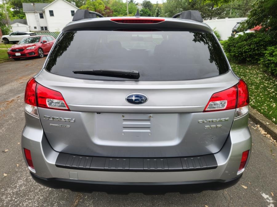 2011 Subaru Outback 3.6R Limited photo