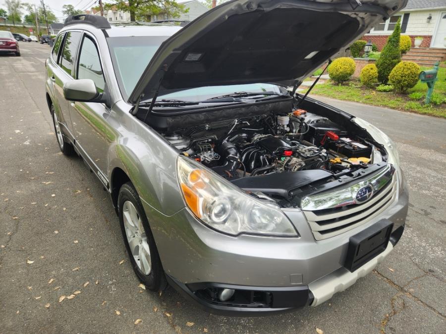 2011 Subaru Outback 3.6R Limited photo