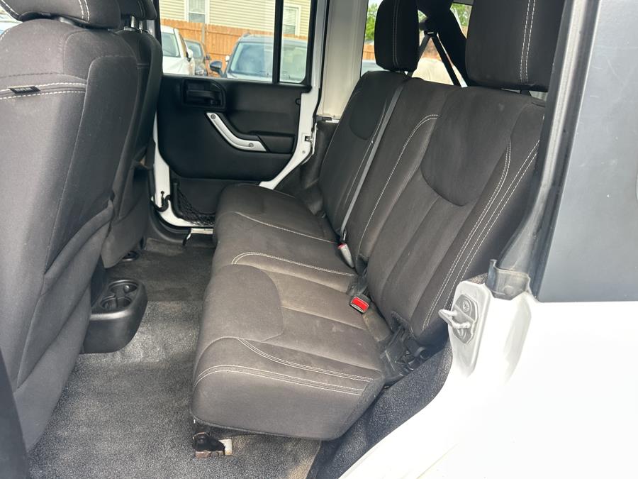 2015 Jeep Wrangler Unlimited 4WD 4dr Sahara photo