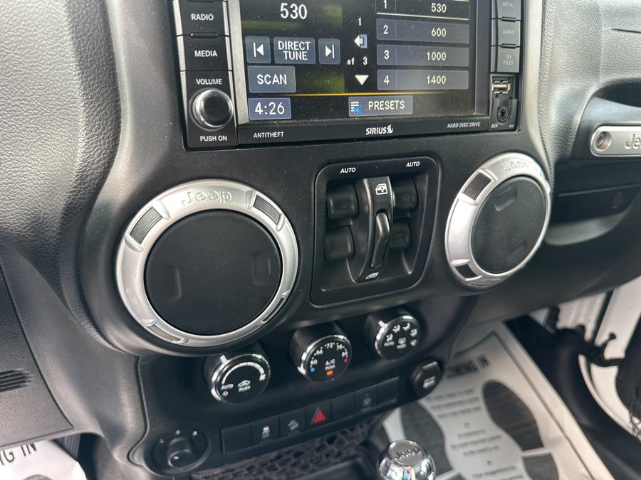 2015 Jeep Wrangler Unlimited 4WD 4dr Sahara photo
