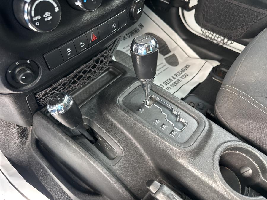 2015 Jeep Wrangler Unlimited 4WD 4dr Sahara photo