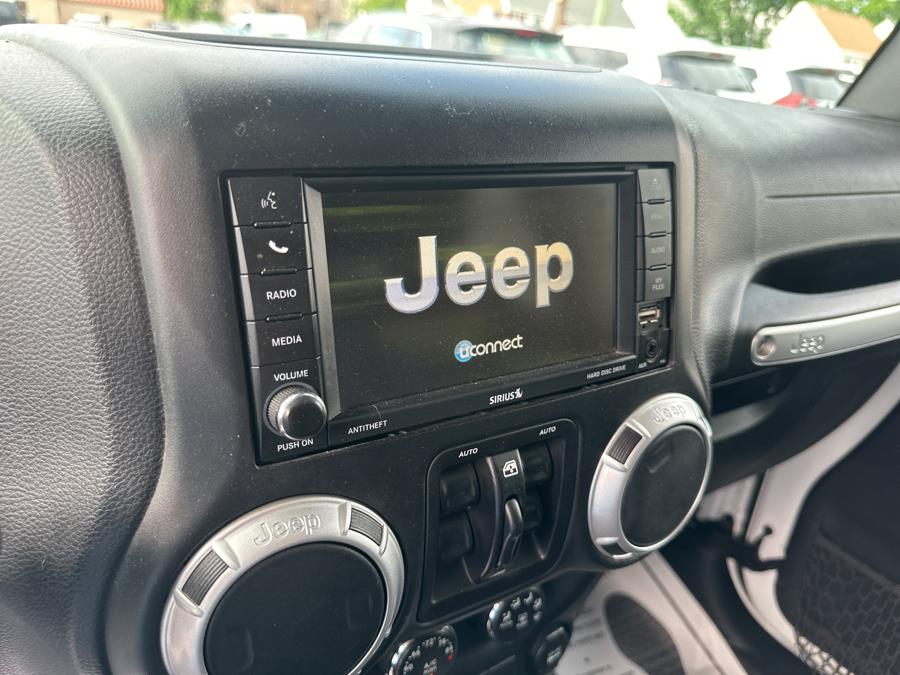 2015 Jeep Wrangler Unlimited 4WD 4dr Sahara photo