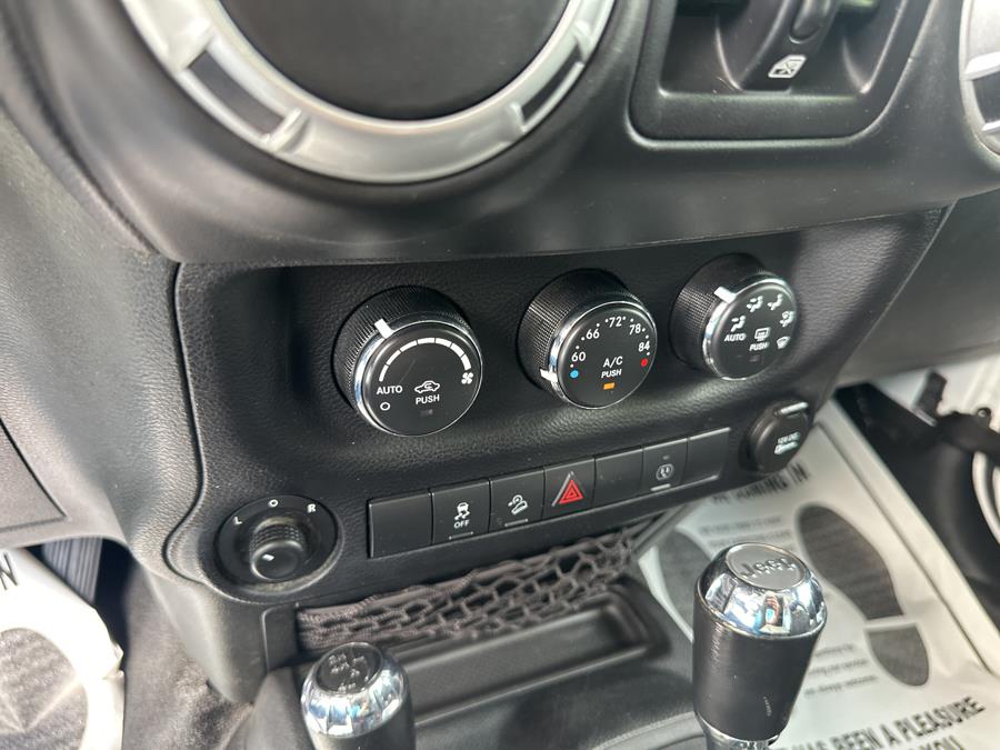 2015 Jeep Wrangler Unlimited 4WD 4dr Sahara photo