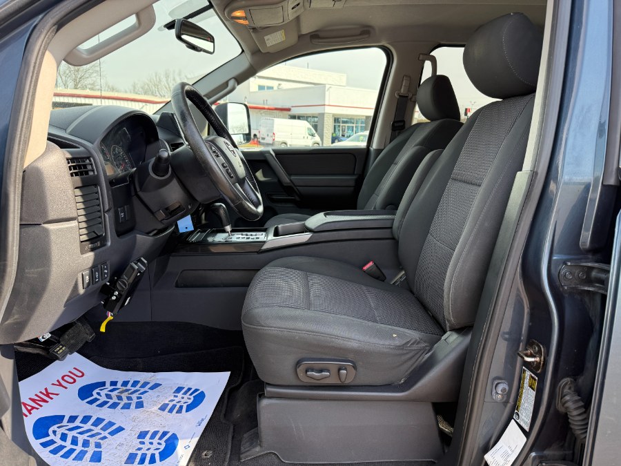 2013 Nissan Titan SV photo