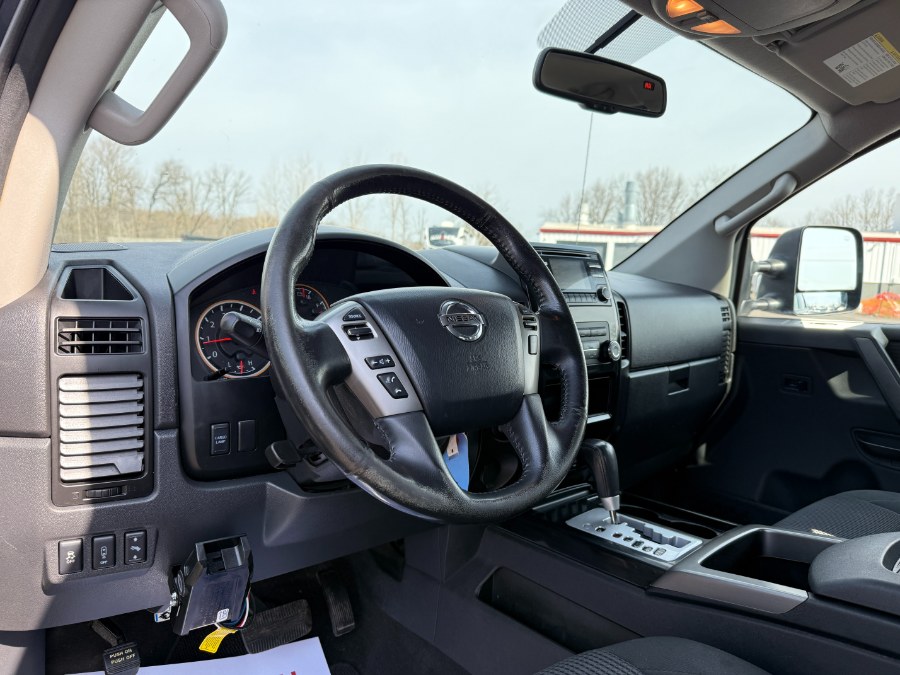 2013 Nissan Titan SV photo