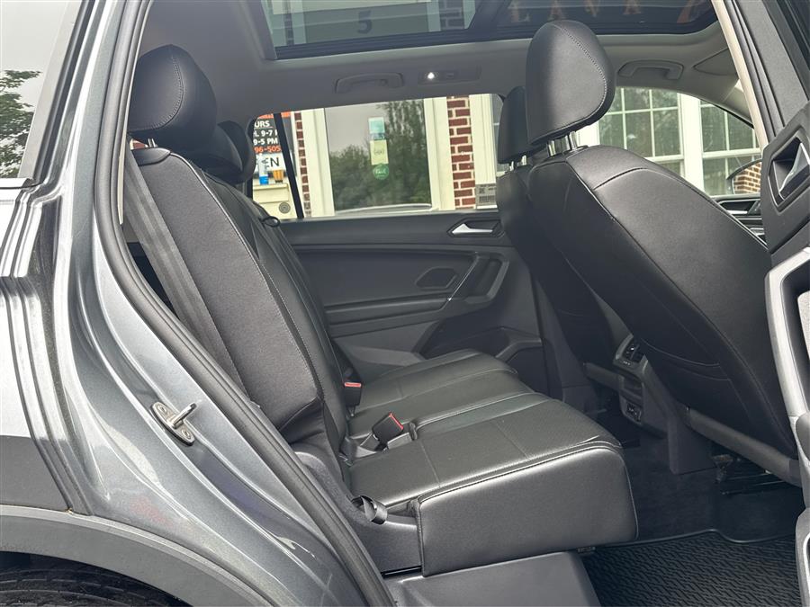 2020 Volkswagen Tiguan 2.0T SEL 4MOTION photo