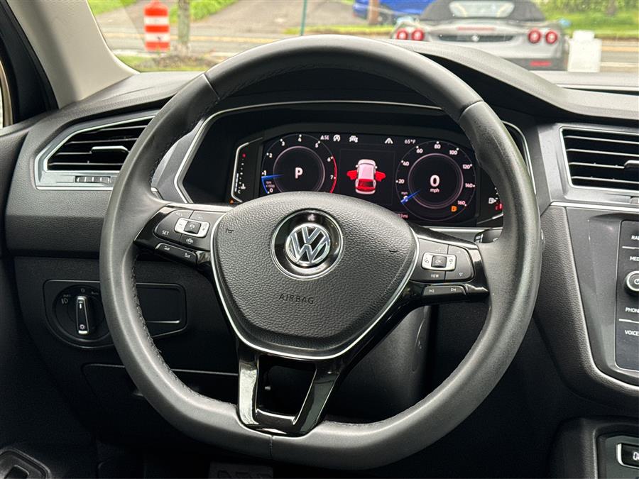 2020 Volkswagen Tiguan 2.0T SEL 4MOTION photo