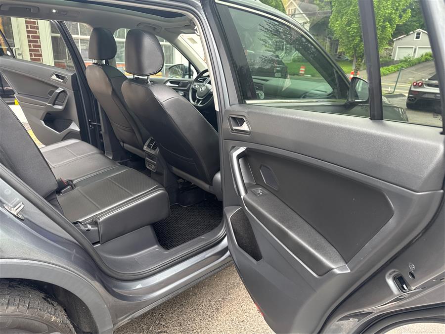 2020 Volkswagen Tiguan 2.0T SEL 4MOTION photo