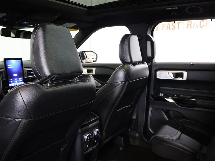 2021 Ford Explorer ST photo