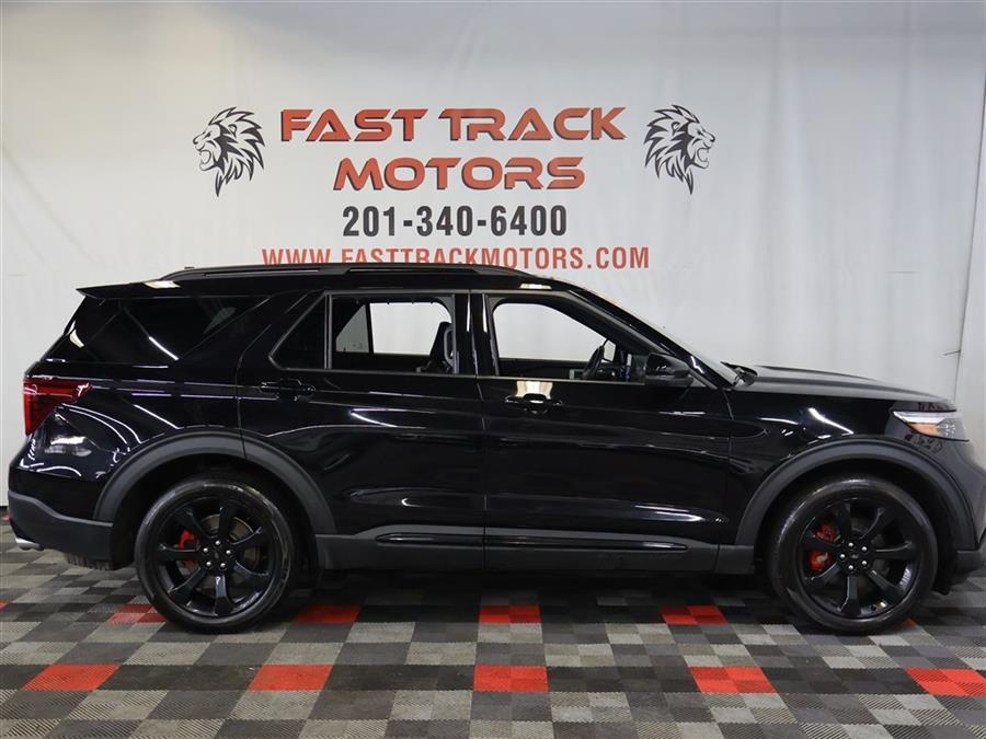 2021 Ford Explorer ST photo