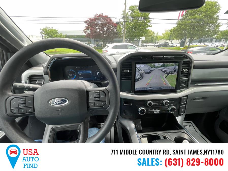 2022 Ford F-150 Lightning Pro 4WD SuperCrew 5.5'' Box photo