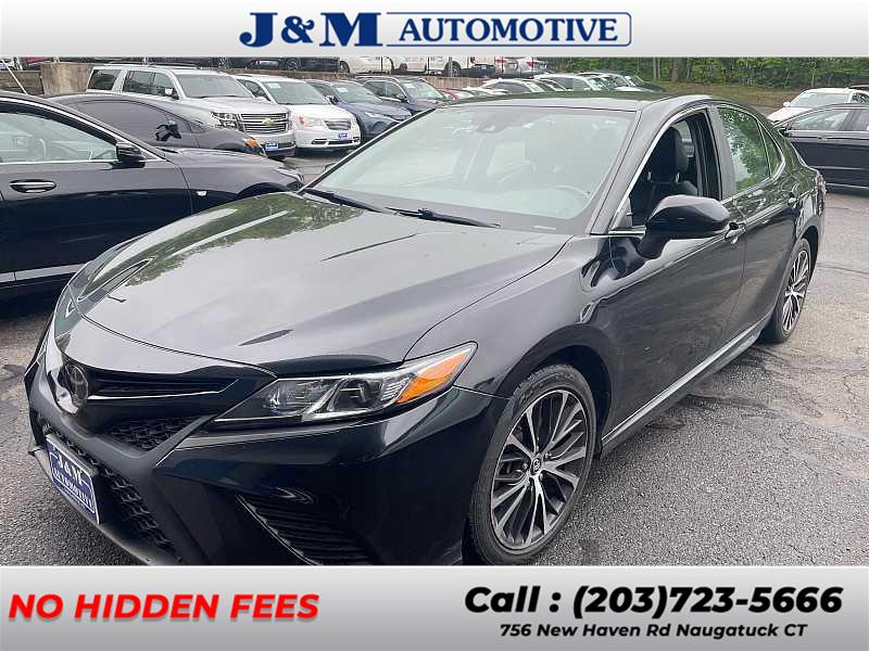 2020 Toyota Camry SE photo