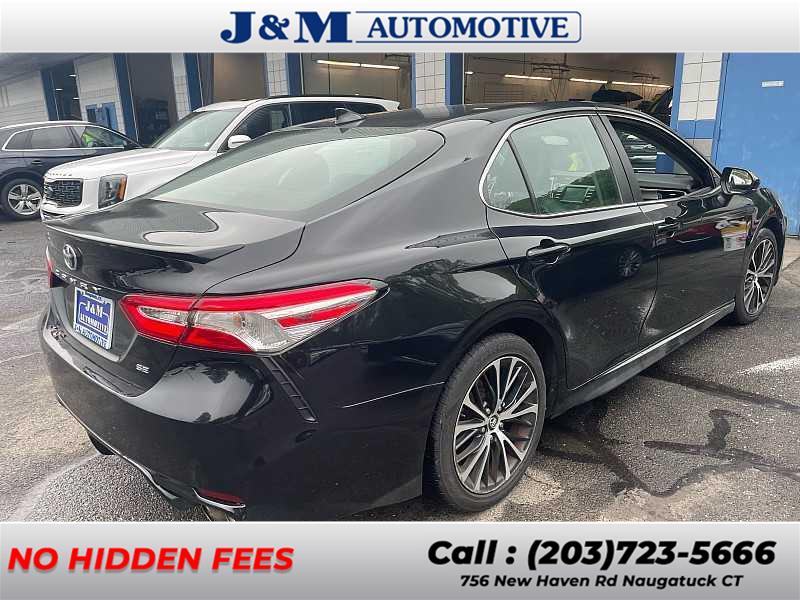 2020 Toyota Camry SE photo