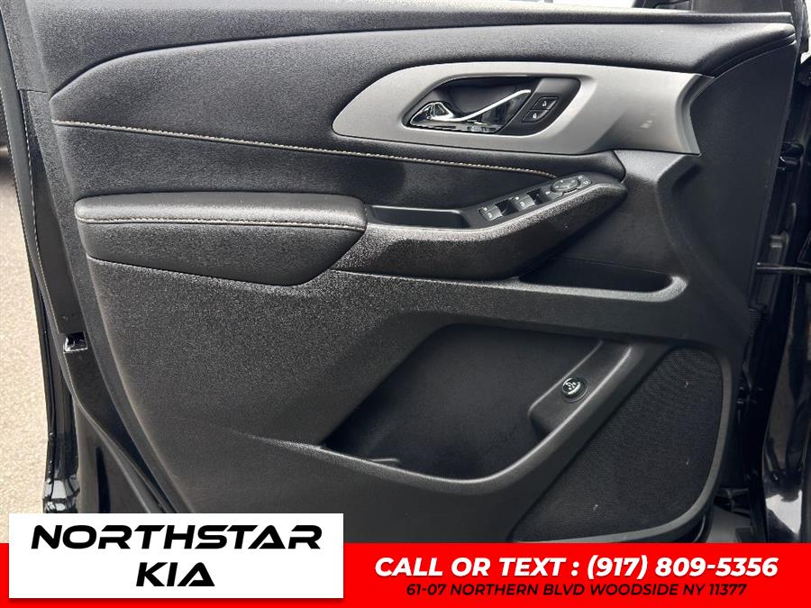 2021 Chevrolet Traverse LT Leather photo