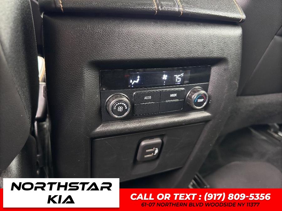 2021 Chevrolet Traverse LT Leather photo