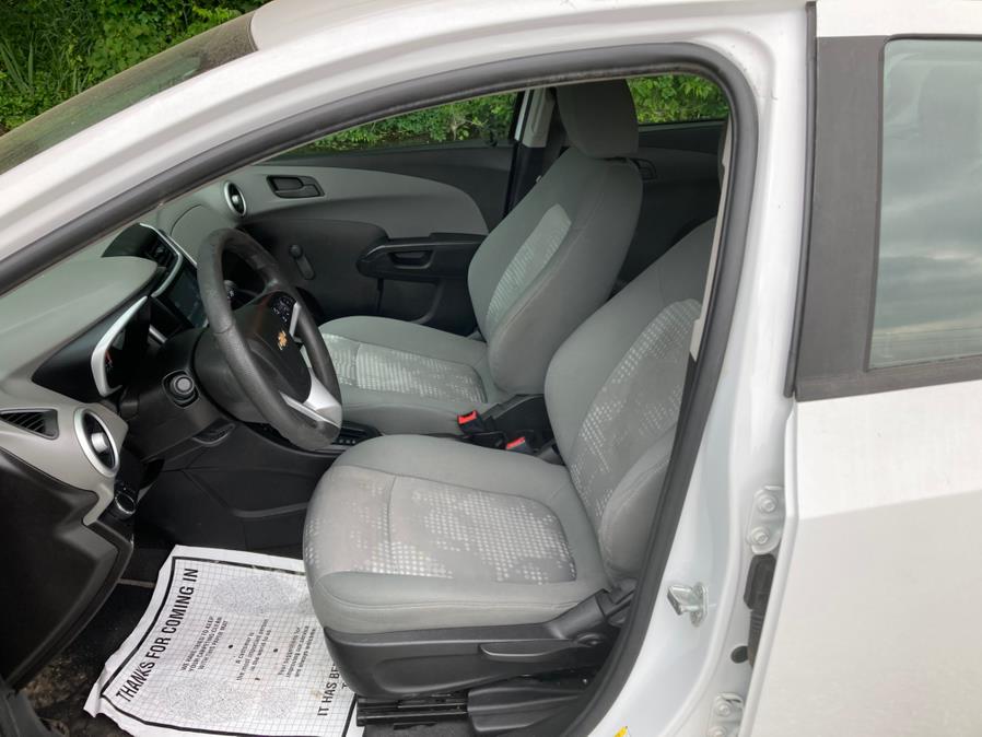 2017 Chevrolet Sonic 4dr Sdn Auto LS photo