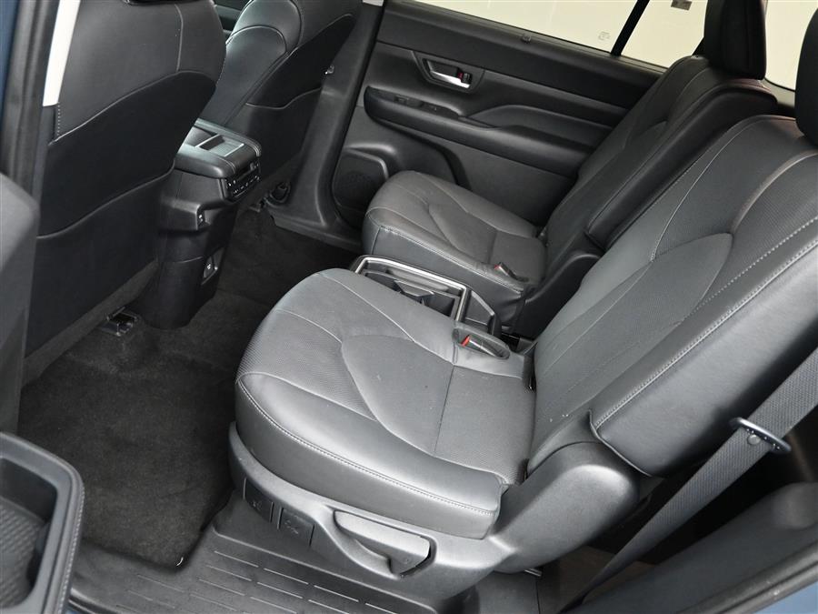 2024 Toyota Grand Highlander Platinum photo