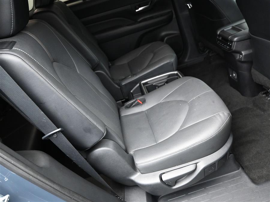 2024 Toyota Grand Highlander Platinum photo