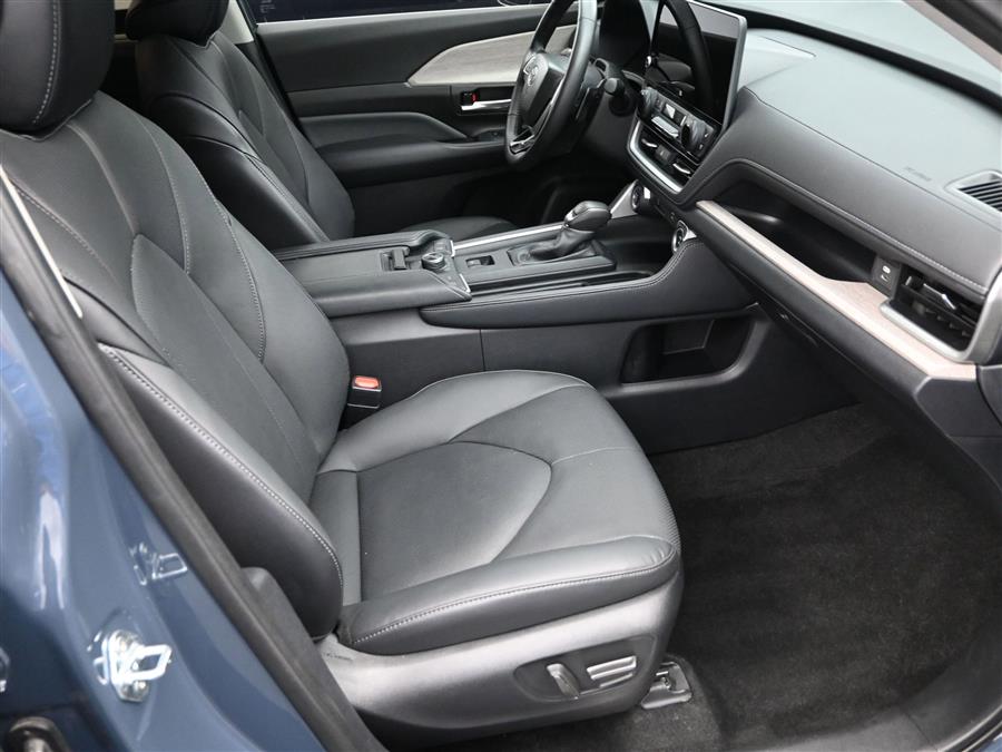 2024 Toyota Grand Highlander Platinum photo