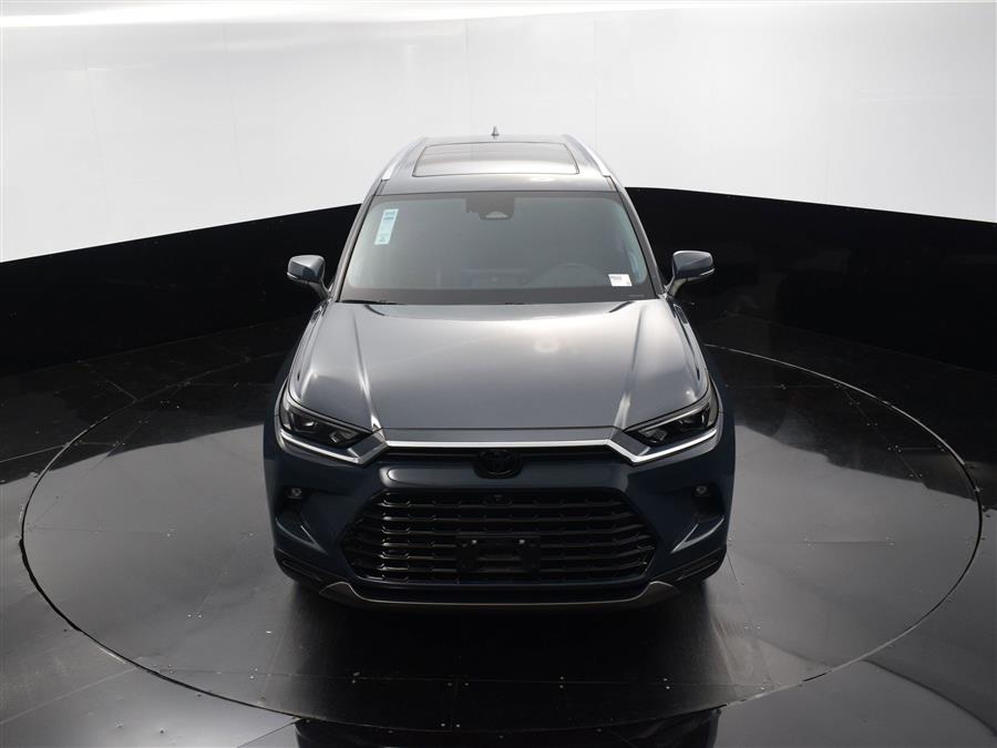 2024 Toyota Grand Highlander Platinum photo