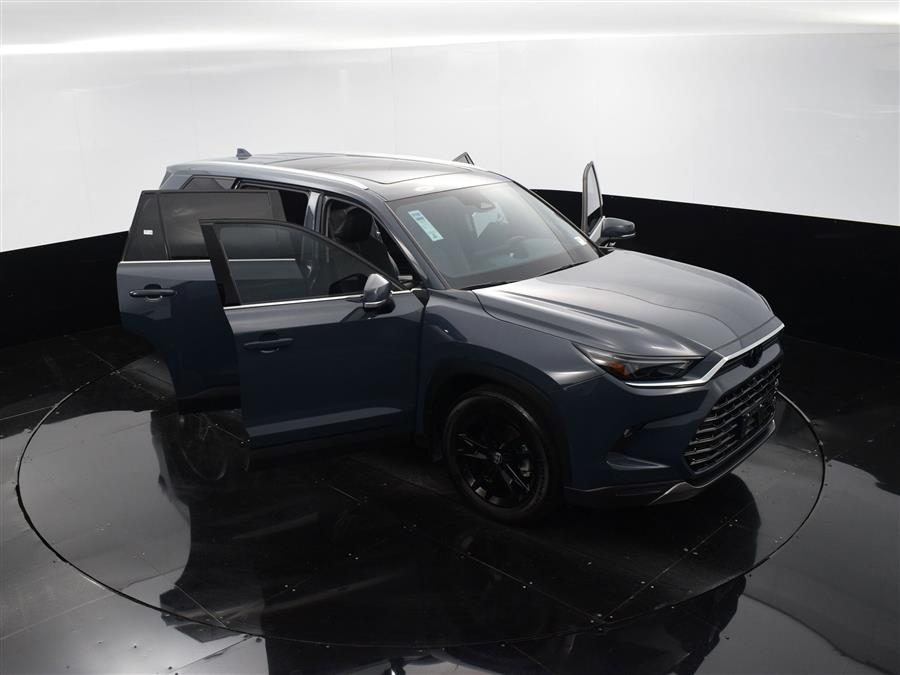 2024 Toyota Grand Highlander Platinum photo