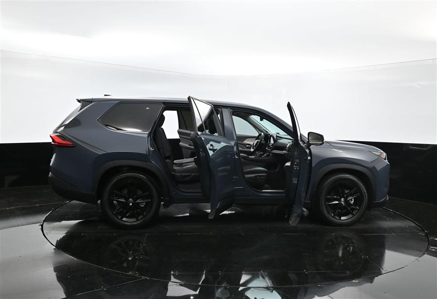 2024 Toyota Grand Highlander Platinum photo
