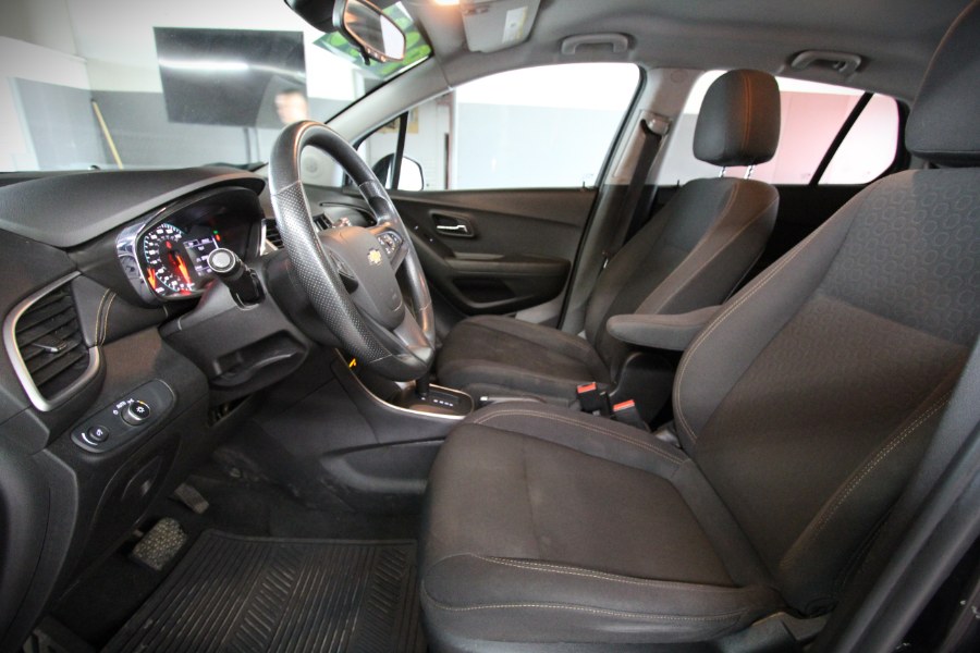 2019 Chevrolet Trax AWD 4dr LS photo