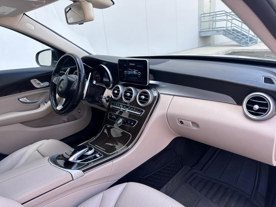 2015 Mercedes-Benz C-Class 4dr Sdn C300 Luxury RWD photo