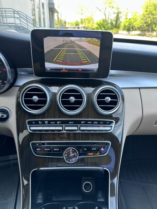 2015 Mercedes-Benz C-Class 4dr Sdn C300 Luxury RWD photo