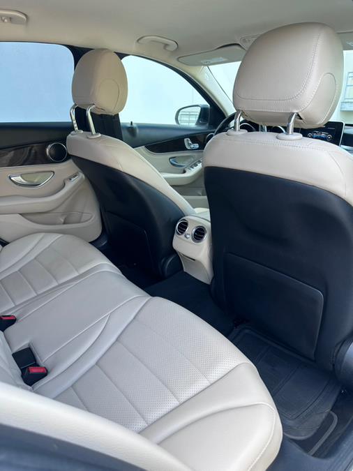 2015 Mercedes-Benz C-Class 4dr Sdn C300 Luxury RWD photo