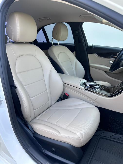2015 Mercedes-Benz C-Class 4dr Sdn C300 Luxury RWD photo