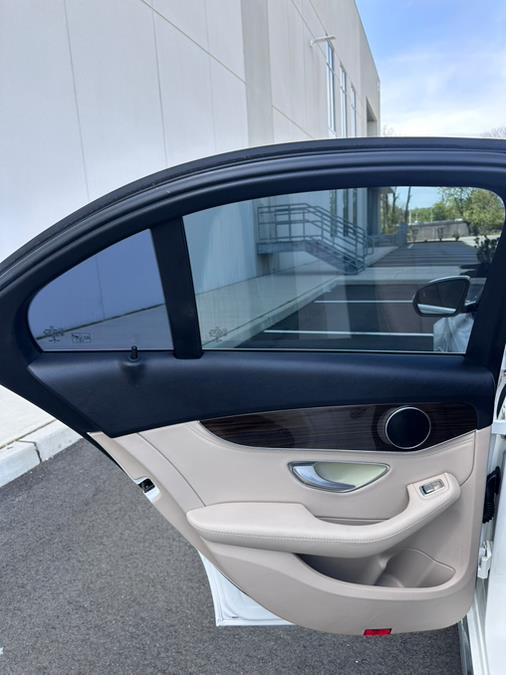 2015 Mercedes-Benz C-Class 4dr Sdn C300 Luxury RWD photo