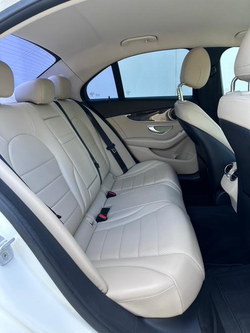 2015 Mercedes-Benz C-Class 4dr Sdn C300 Luxury RWD photo