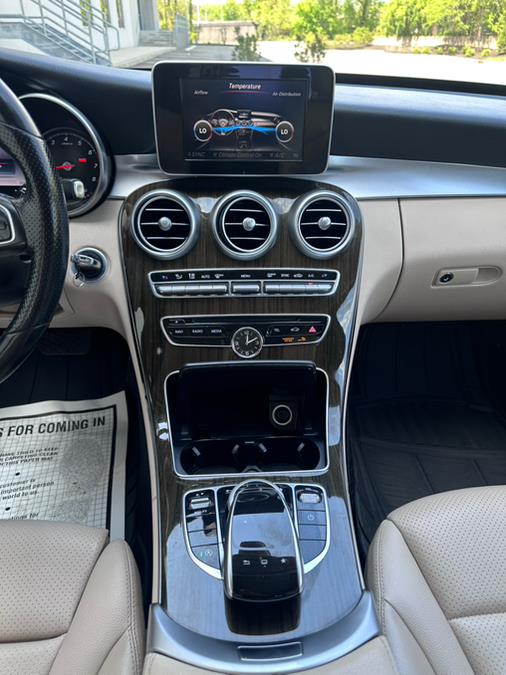 2015 Mercedes-Benz C-Class 4dr Sdn C300 Luxury RWD photo