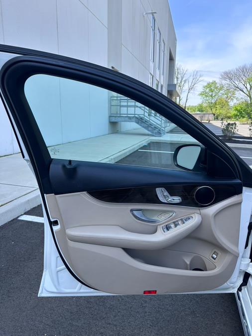 2015 Mercedes-Benz C-Class 4dr Sdn C300 Luxury RWD photo