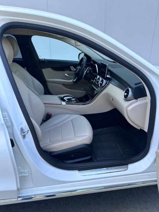 2015 Mercedes-Benz C-Class 4dr Sdn C300 Luxury RWD photo