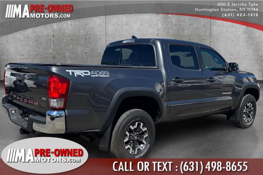 2017 Toyota Tacoma TRD Sport Double Cab 5'' Bed V photo