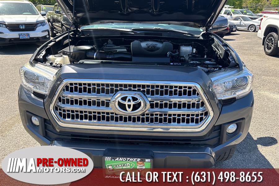 2017 Toyota Tacoma TRD Sport Double Cab 5'' Bed V photo