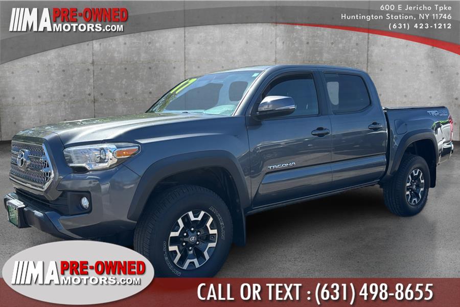 2017 Toyota Tacoma TRD Sport Double Cab 5'' Bed V photo